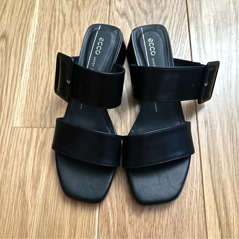 ECCO Women’s Sandal Size 36